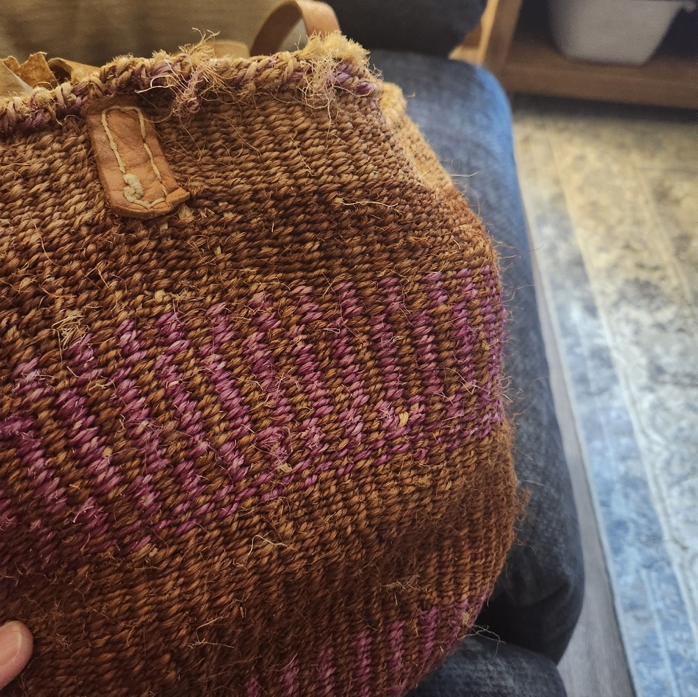 Vintage Sisal Market Tote Purple Brown EUC - Picture 3 of 3
